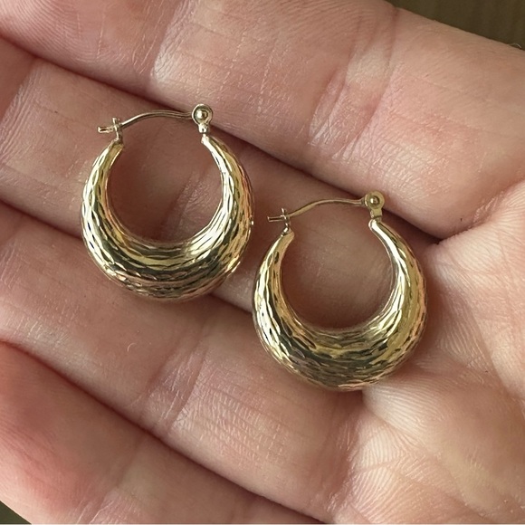 10k Solid Gold Hollowed Hammered Hoop Earrings - Picture 15 of 15